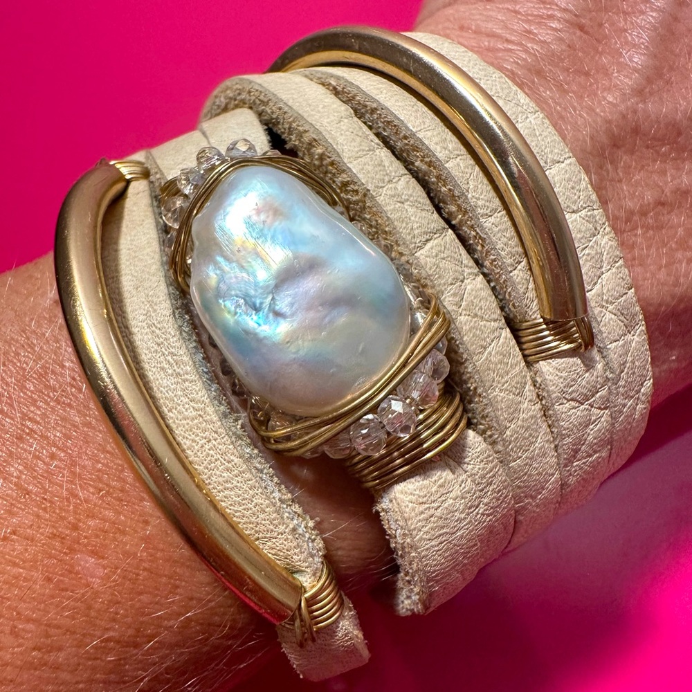 TAYLOR AND TESSIER ASPEN Leather Shred Pearl Bracelet
